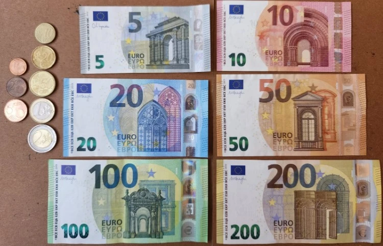 Chuyển đổi Euro sang VND