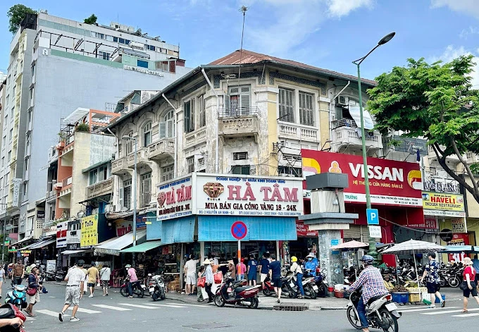 Tiệm Vàng