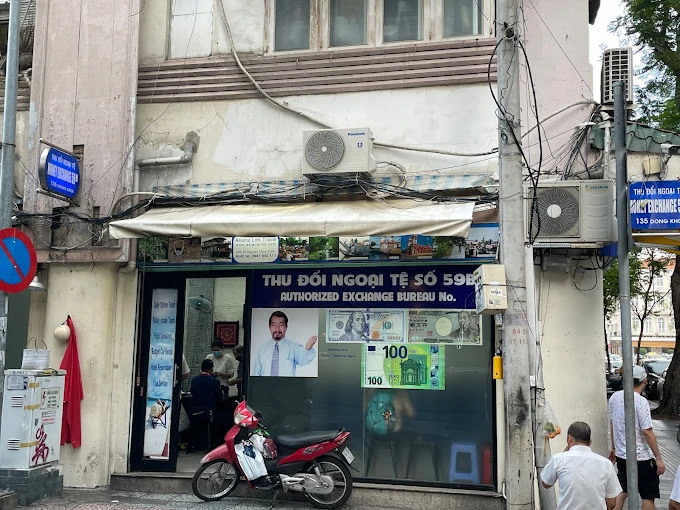 Quầy thu đổi ngoại tệ Eximbank