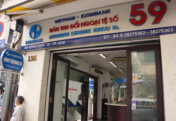 Hình ảnh quầy thu đổi ngoại tệ tại Đồng Khởi