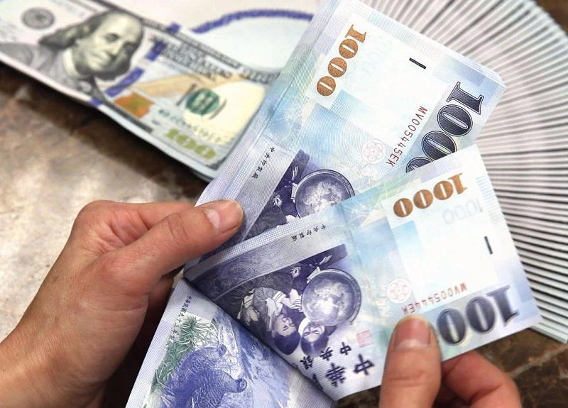 Đổi tiền tại quầy dịch vụ