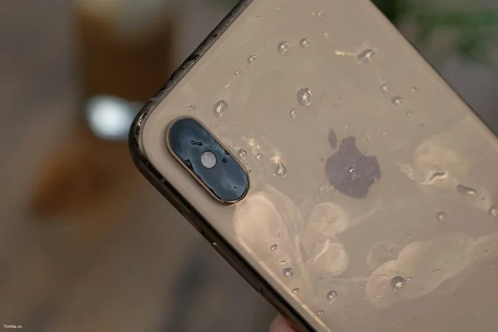 iPhone XS Max có chống nước không? Tìm hiểu ngay