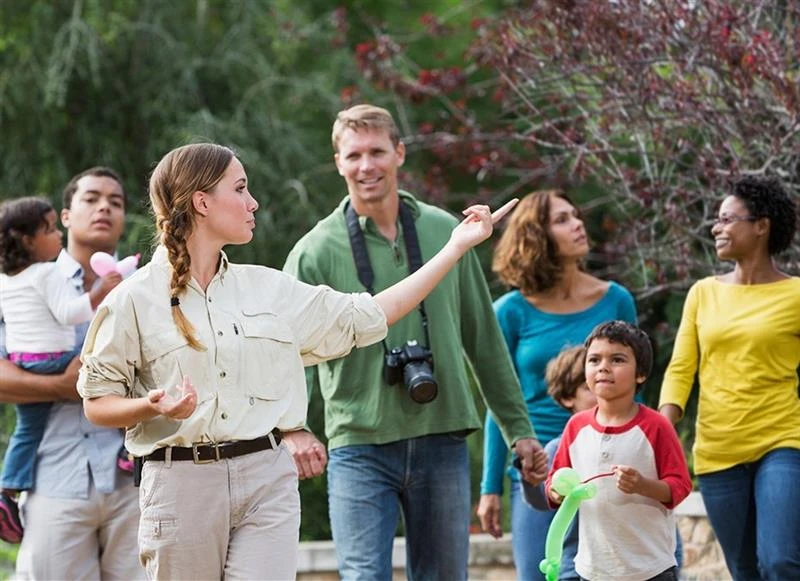 Tour Guide Là Gì? Công Việc Và Lợi Thế Của Ngành Này