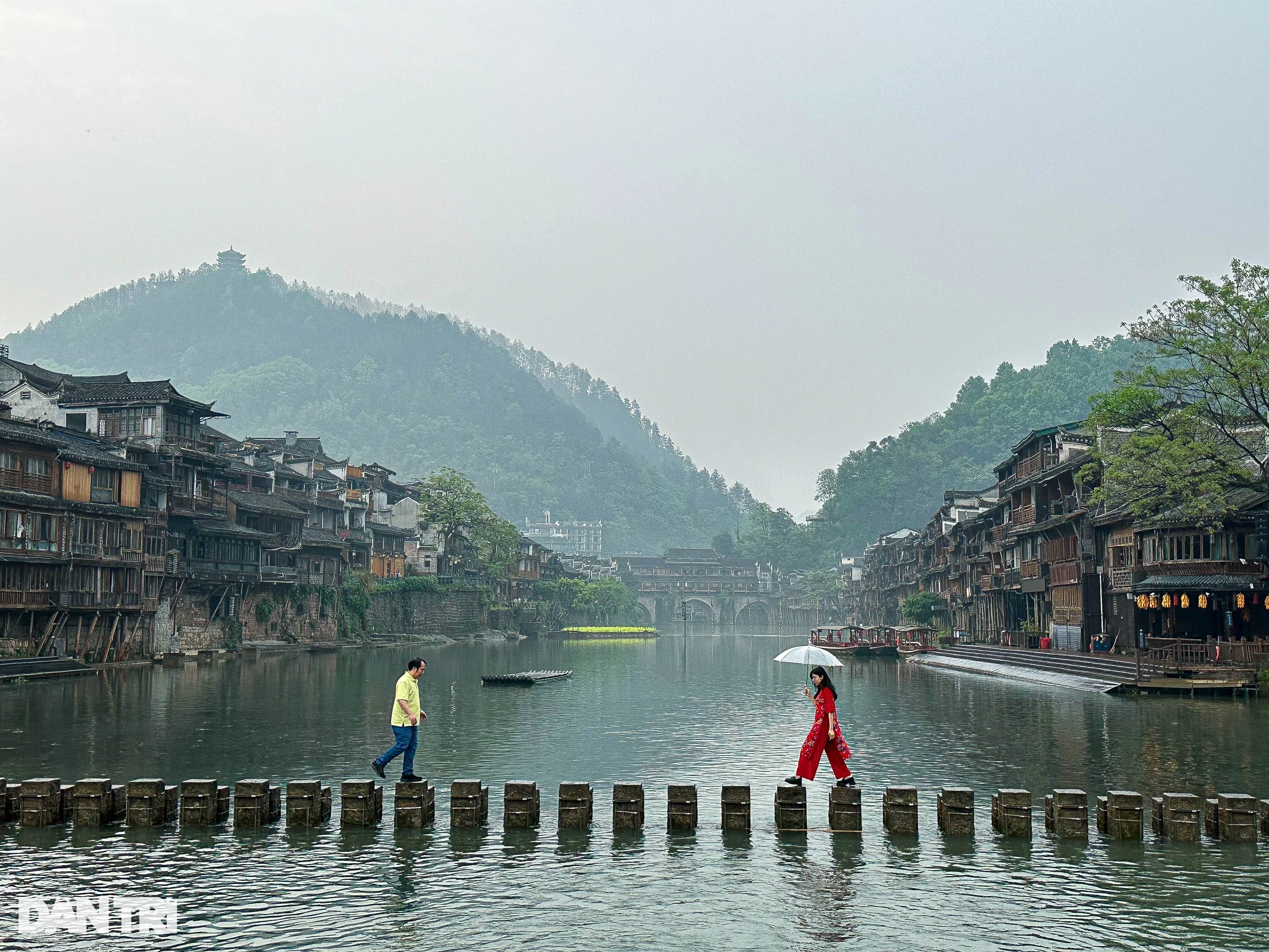 Tour Trung Quốc Phượng Hoàng Cổ Trấn