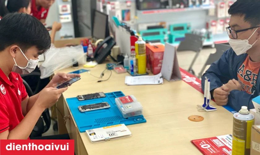 Thay màn hình iPhone 11