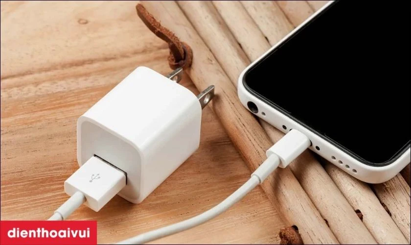 Thay pin iPhone SE 2020