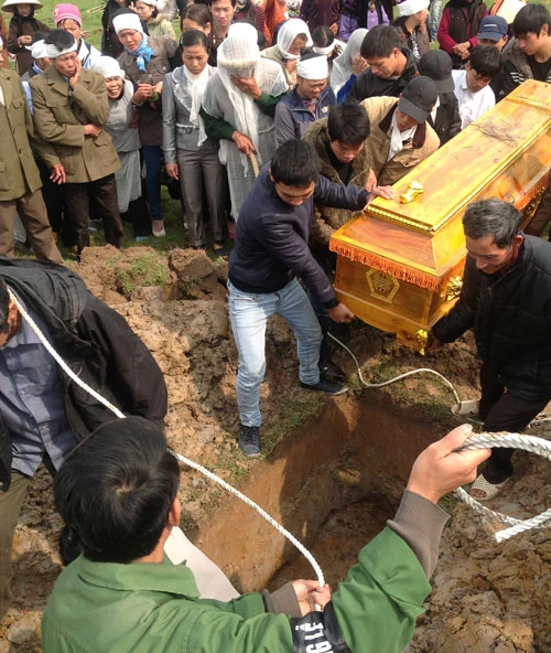 Chùm ảnh: Đám tang cụ Hà Thị Cầu đông mà lặng lẽ...