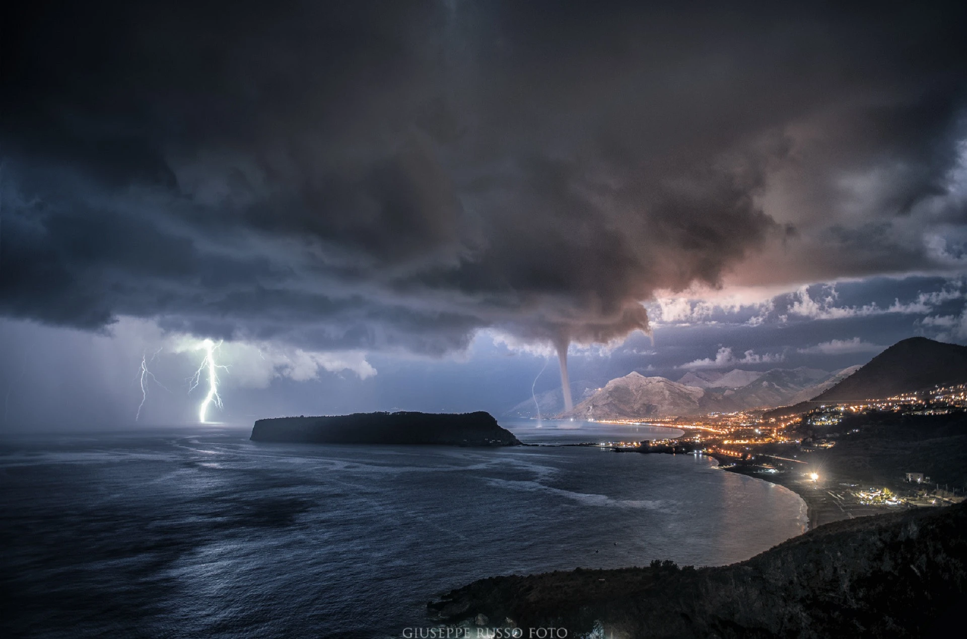 Ngắm 20 bức ảnh thiên nhiên đẹp nhất thế giới