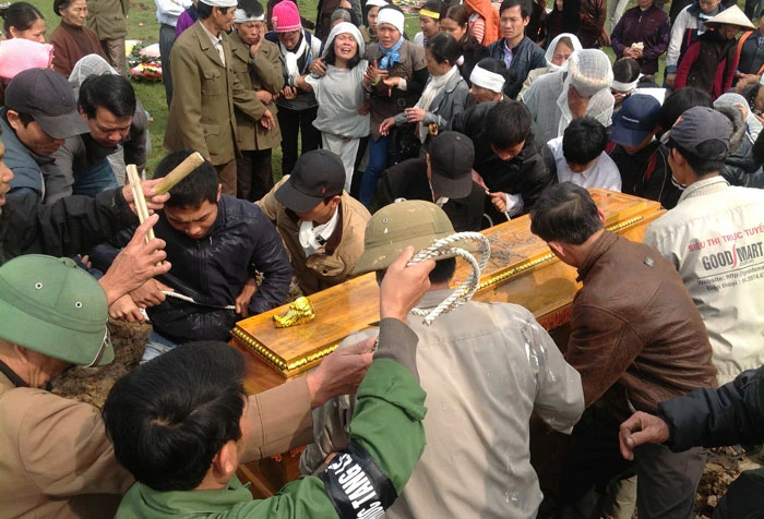 Chùm ảnh: Đám tang cụ Hà Thị Cầu đông mà lặng lẽ...