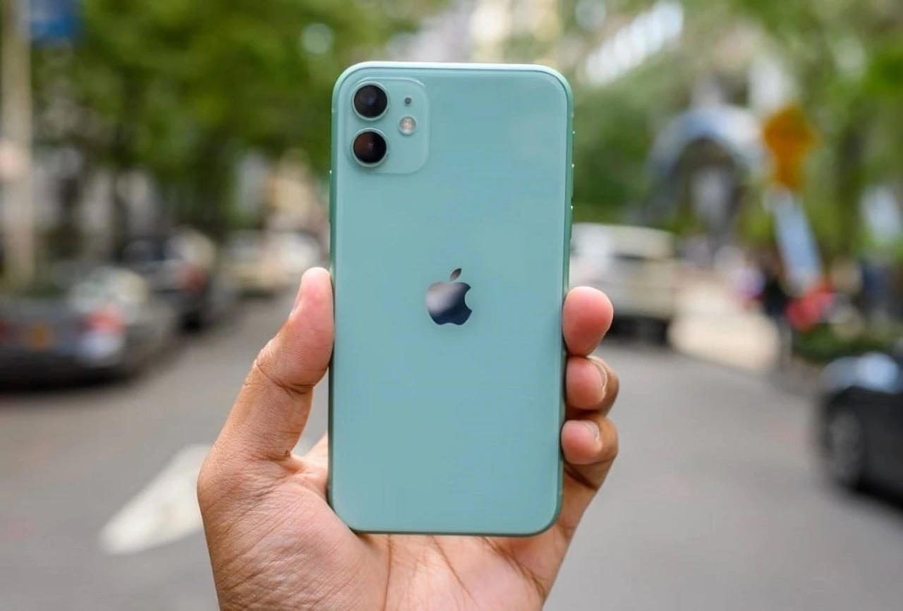 Pin iPhone 11 bao nhiêu mAh? Pin iPhone 11 có tốt không? So sánh pin iPhone 11 gốc Apple và Pin PISEN chuẩn gốc