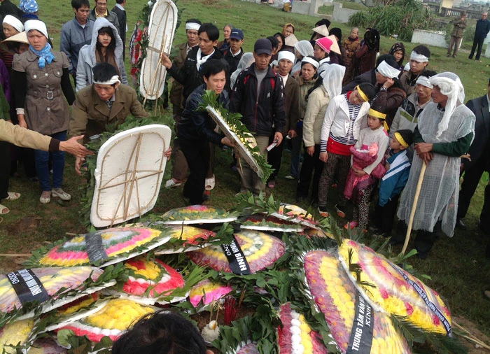 Chùm ảnh: Đám tang cụ Hà Thị Cầu đông mà lặng lẽ...