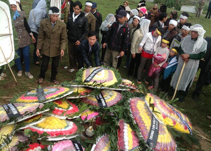 Chùm ảnh: Đám tang cụ Hà Thị Cầu đông mà lặng lẽ...