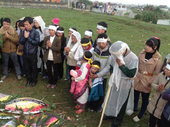 Chùm ảnh: Đám tang cụ Hà Thị Cầu đông mà lặng lẽ...