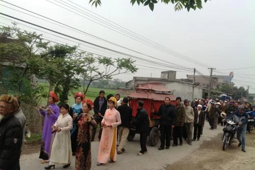 Chùm ảnh: Đám tang cụ Hà Thị Cầu đông mà lặng lẽ...