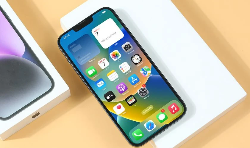 So sánh iPhone 13 và 14 Plus: Máy nào ngon hơn?