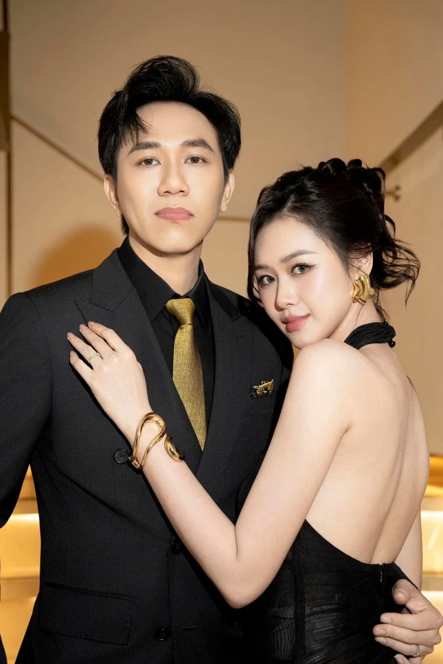 Vợ diễn viên Anh Đức bị chỉ trích