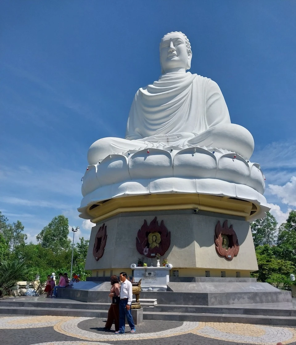 Đi lễ chùa, xin lộc đầu năm: Nét đẹp văn hóa của người Việt