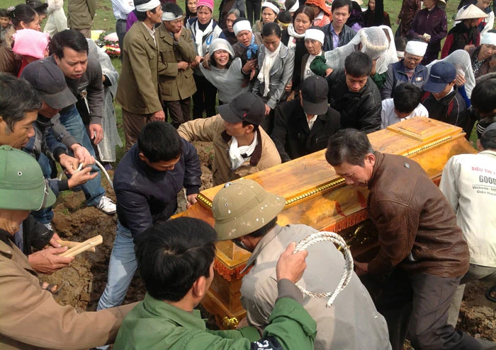 Chùm ảnh: Đám tang cụ Hà Thị Cầu đông mà lặng lẽ...