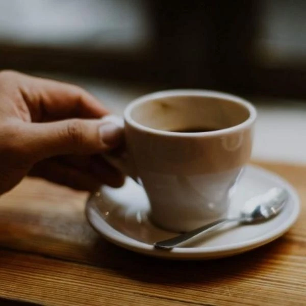 80+ Hình ảnh đi cà phê một mình đẹp nhất