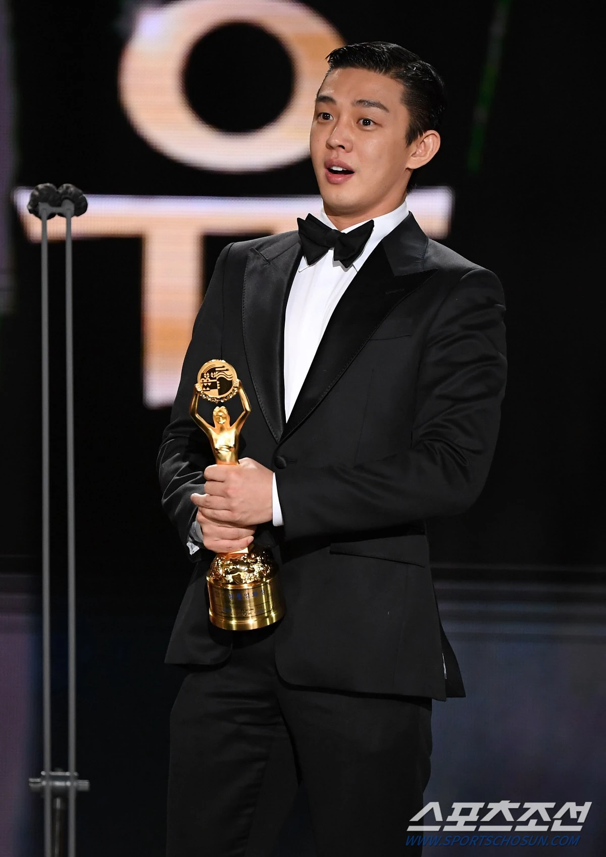 ‘Ảnh đế’ và ‘Ảnh hậu’ Giải thưởng điện ảnh châu Á lần thứ 15 là ai?