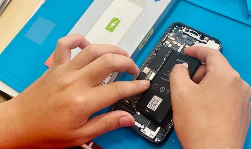 [GIẢI ĐÁP] Khi nào cần thay pin iPhone 13?