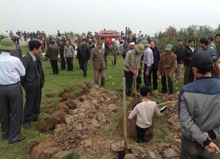 Chùm ảnh: Đám tang cụ Hà Thị Cầu đông mà lặng lẽ...