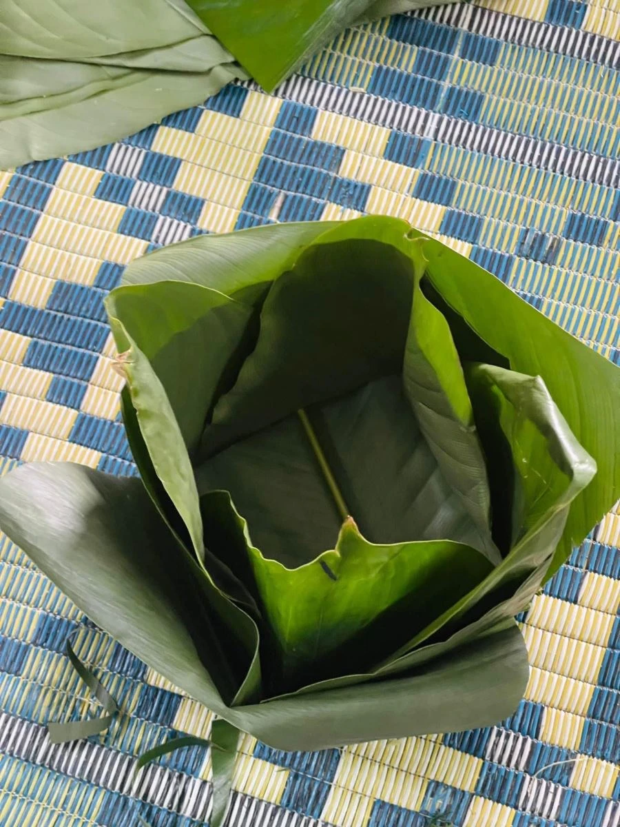 Quây quần gói bánh chưng xanh, giữ trọn dư vị ấm áp ngày Tết cổ truyền