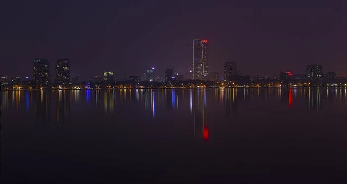 Ảnh tuyệt vời của Hồ Tây trong đêm