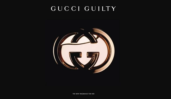 Ảnh đẹp hoàn hảo của Gucci trên nền đen