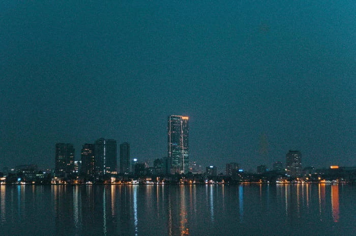 Ảnh tuyệt vời của Hồ Tây trong đêm