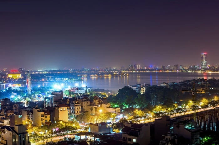 Ảnh tuyệt vời của Hồ Tây trong đêm