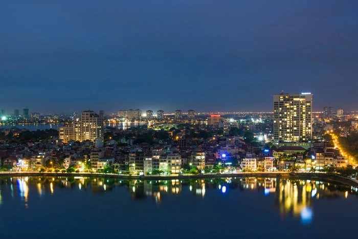 Ảnh tuyệt vời của Hồ Tây trong đêm