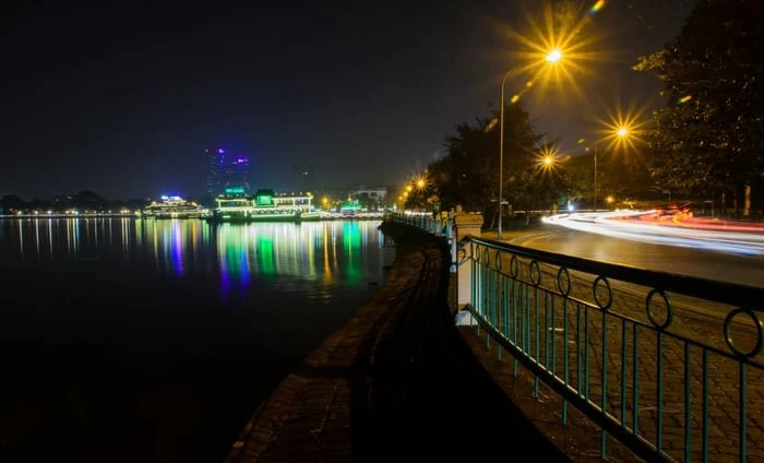 Ảnh tuyệt vời của Hồ Tây trong đêm