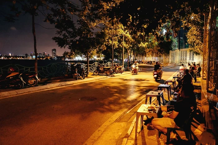 Ảnh tuyệt vời của Hồ Tây trong đêm