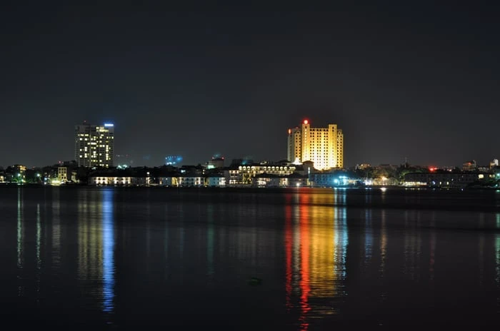 Ảnh tuyệt vời của Hồ Tây trong đêm