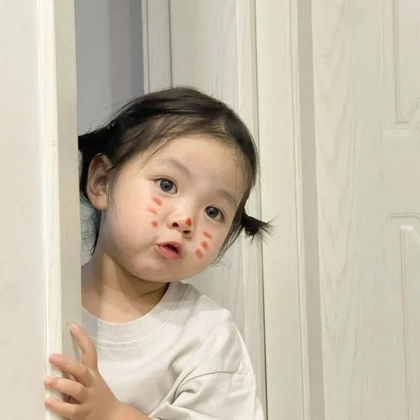 Ảnh đôi em bé dễ thương, ngọt ngào