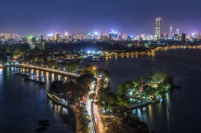 Ảnh tuyệt vời của Hồ Tây trong đêm