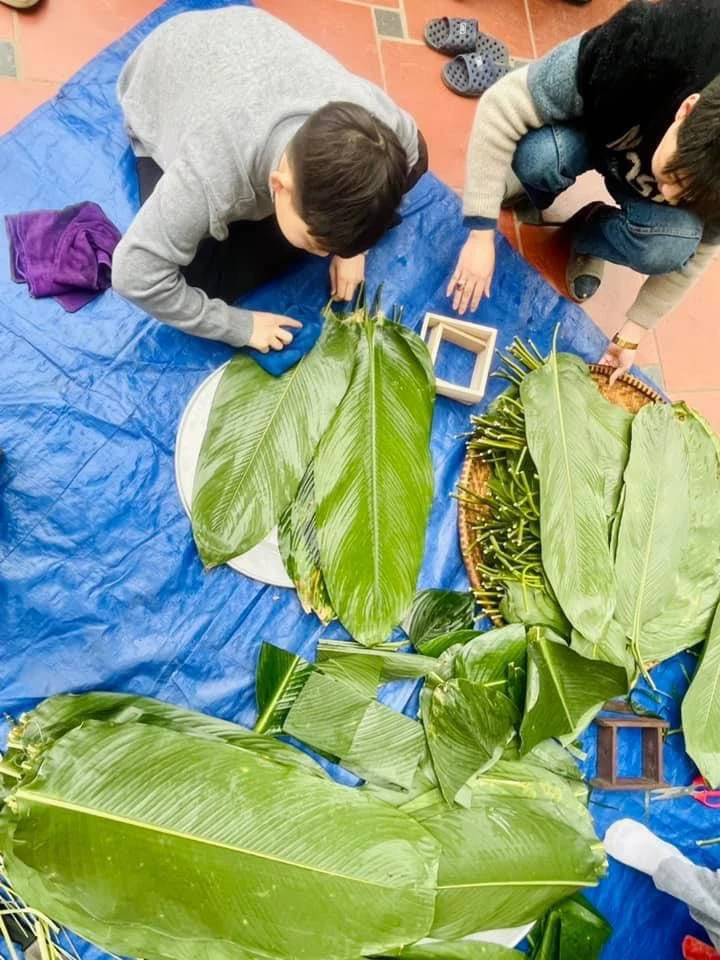 Quây quần gói bánh chưng xanh, giữ trọn dư vị ấm áp ngày Tết cổ truyền