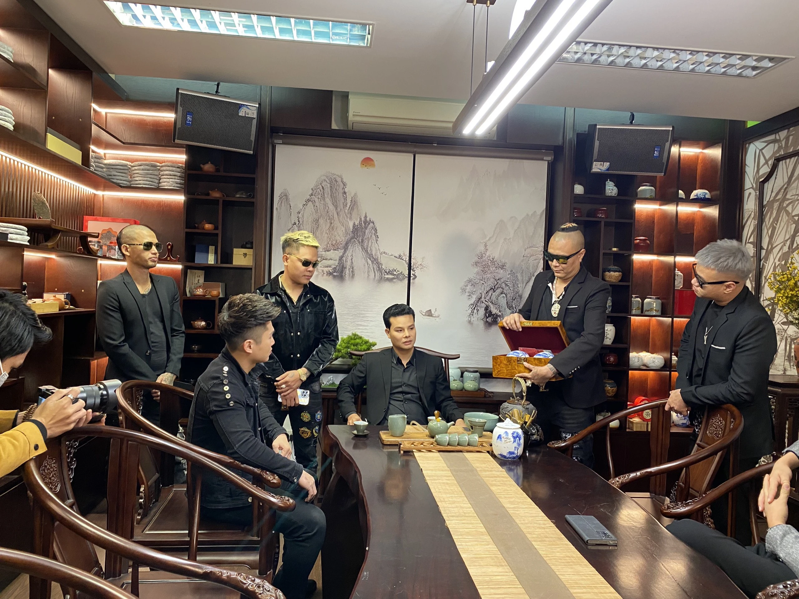 Du Thiên ra mắt MV “Anh em cây khế” gây sốt mạng xã hội