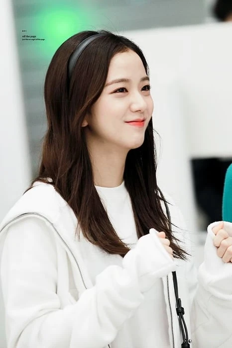 Dưới đây là những bức ảnh dễ thương và đáng yêu của Jisoo