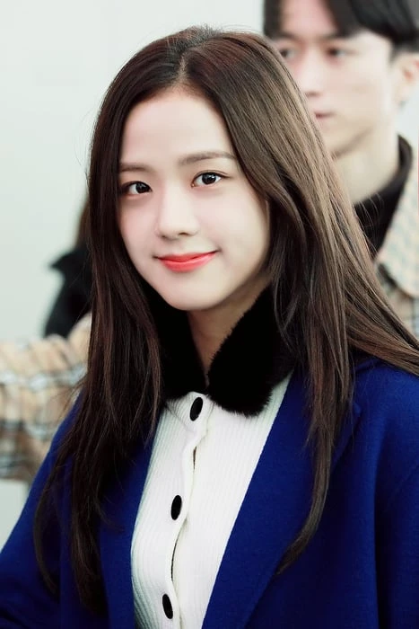 Dưới đây là những bức ảnh dễ thương và đáng yêu của Jisoo