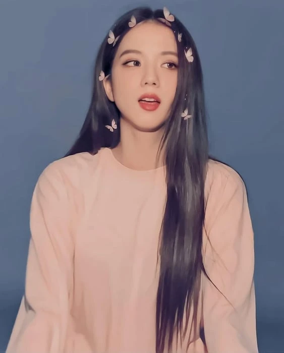 Dưới đây là những bức ảnh dễ thương và đáng yêu của Jisoo