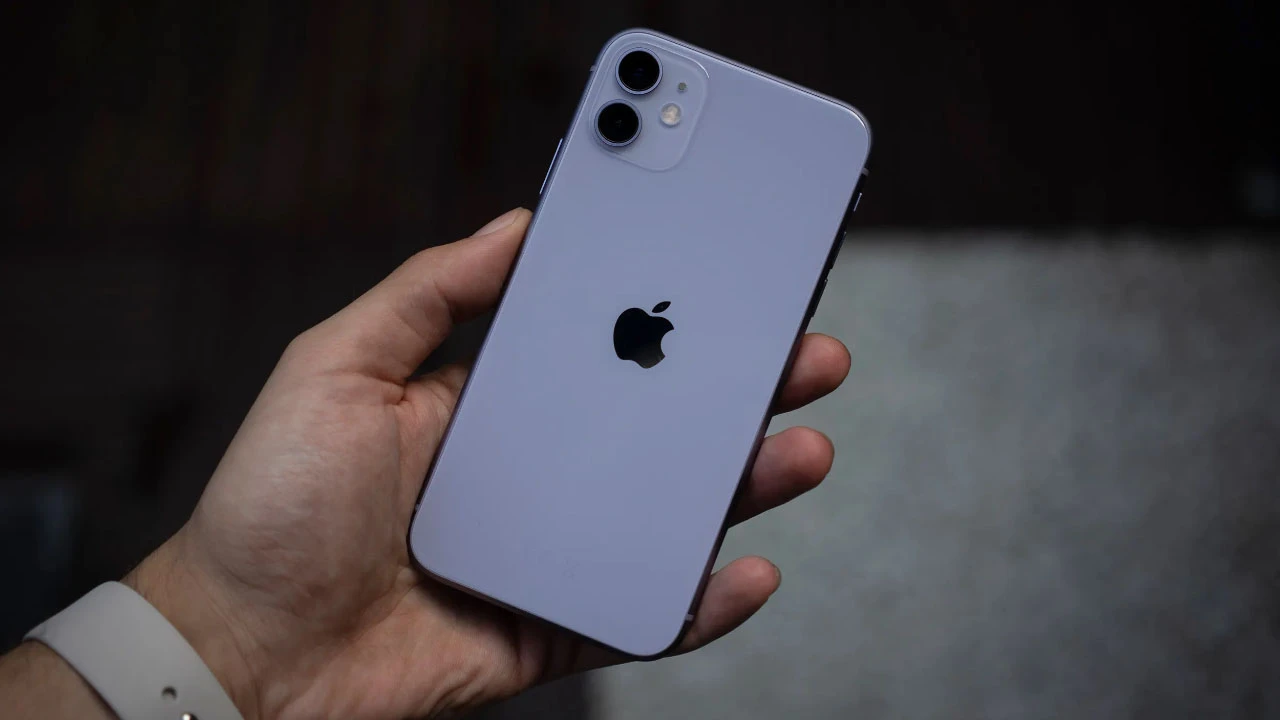 Pin iPhone 11 bao nhiêu mAh? Pin iPhone 11 có tốt không? So sánh pin iPhone 11 gốc Apple và Pin PISEN chuẩn gốc