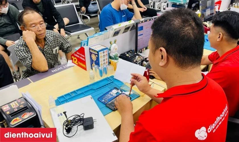 Bảng giá thay pin iPhone 11 Pro Max chính hãng tháng 12/2024