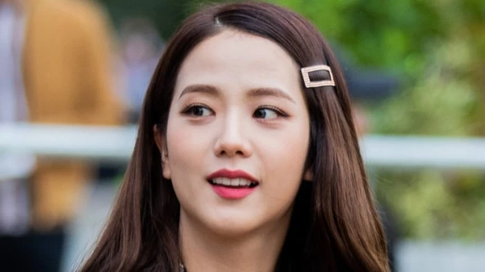 Dưới đây là những bức ảnh dễ thương và đáng yêu của Jisoo