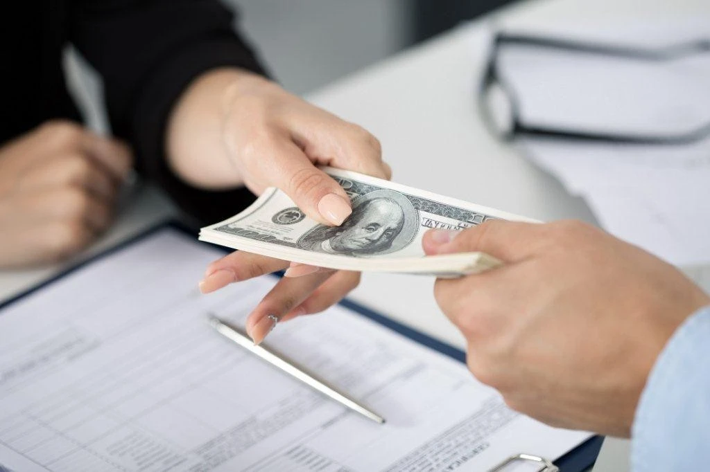 Cách đòi nợ khéo từ những người bạn tin tưởng