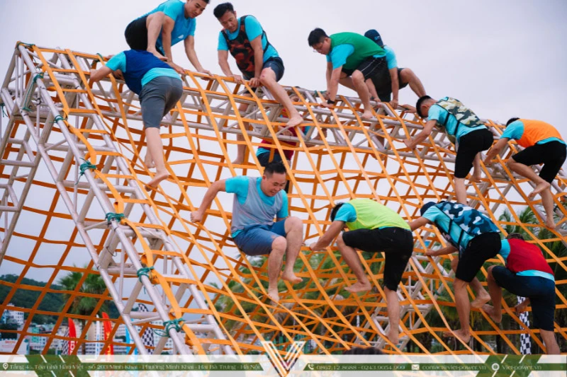 Top 35 trò chơi team building ngoài trời vui nhộn nhất 2025