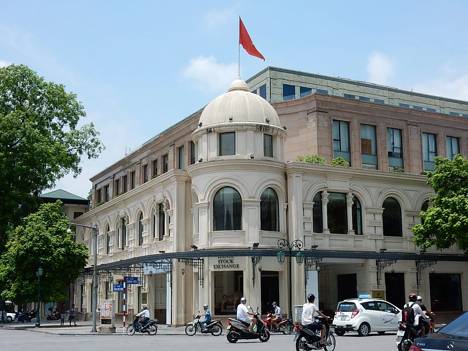 Chứng khoán Hà Nội và cơ hội đầu tư hấp dẫn