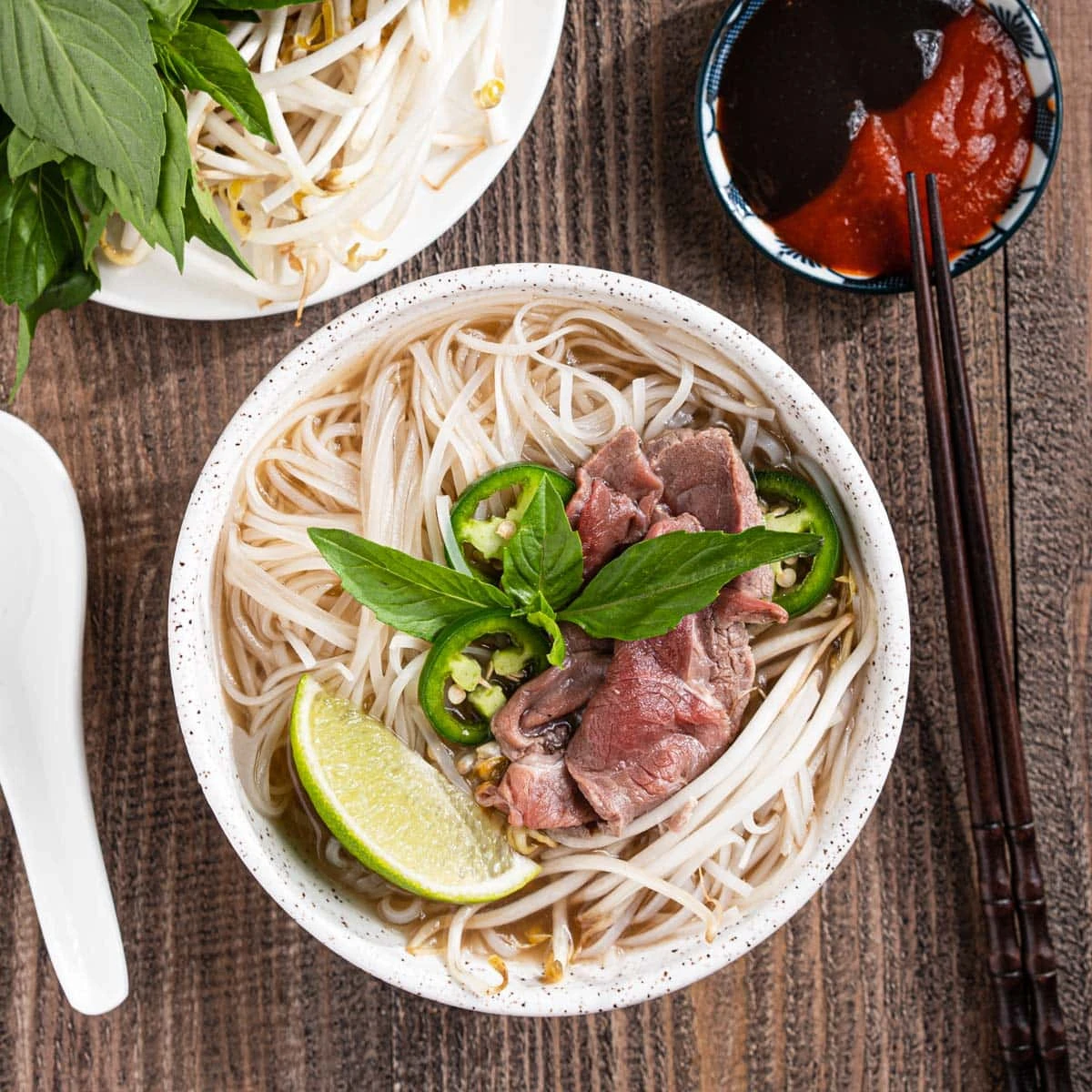 Phở bò tái: Hương vị độc đáo của ẩm thực Việt Nam